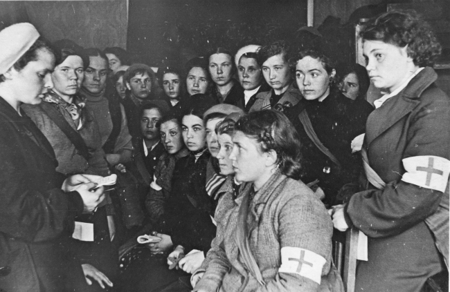 Добровольная санитарная дружина. 1942 год