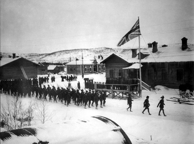 Военный парад интервентов в г. Мурманске в честь завершения Первой мировой войны. Ноябрь 1918 года